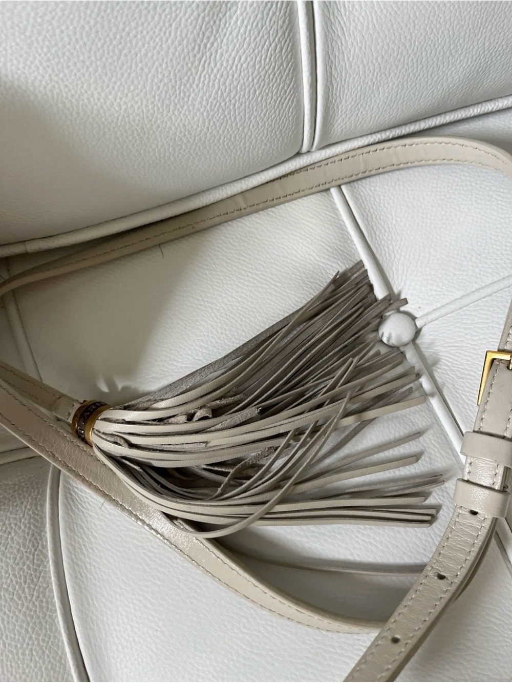 Yves Saint Laurent Lou Cream Quilted Camera Bag with Gold YSL Emblem - Picture 5 of 16